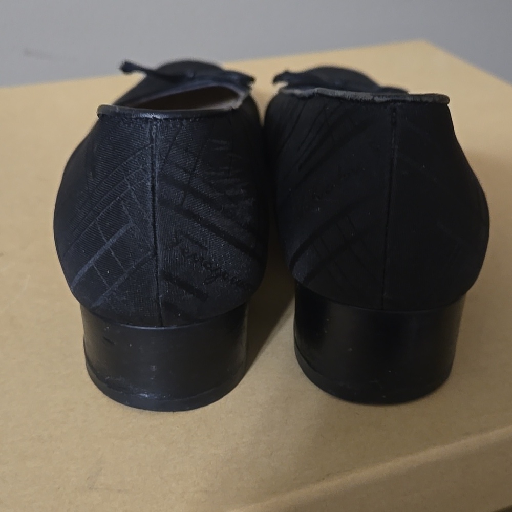 Salvatore Ferragamo Black Bow Heels Size 8.5 - Picture 6 of 11